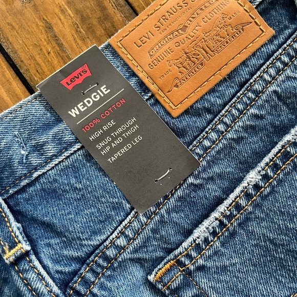 NWT Levi’s Wedgie Jean - Picture 5 of 5